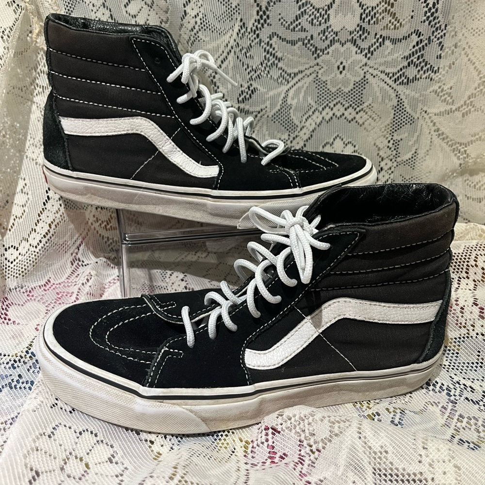 Vans of the wall Black and White High-Top Sneakers 8.5 ladies, 7 mens